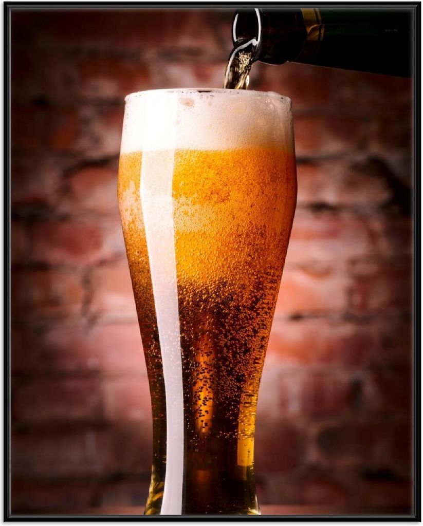Wallario Wandbild Frisches Pils, Größe: 40,30 x 50,30 cm, Poster mit schwarzem Aluminiumrahmen