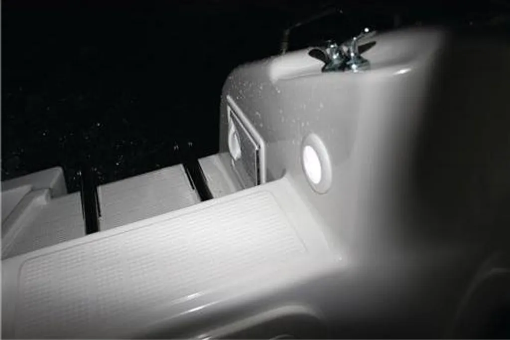 Réparez votre éclairage interne avec la lampe HELLA 2XT 980 502-251