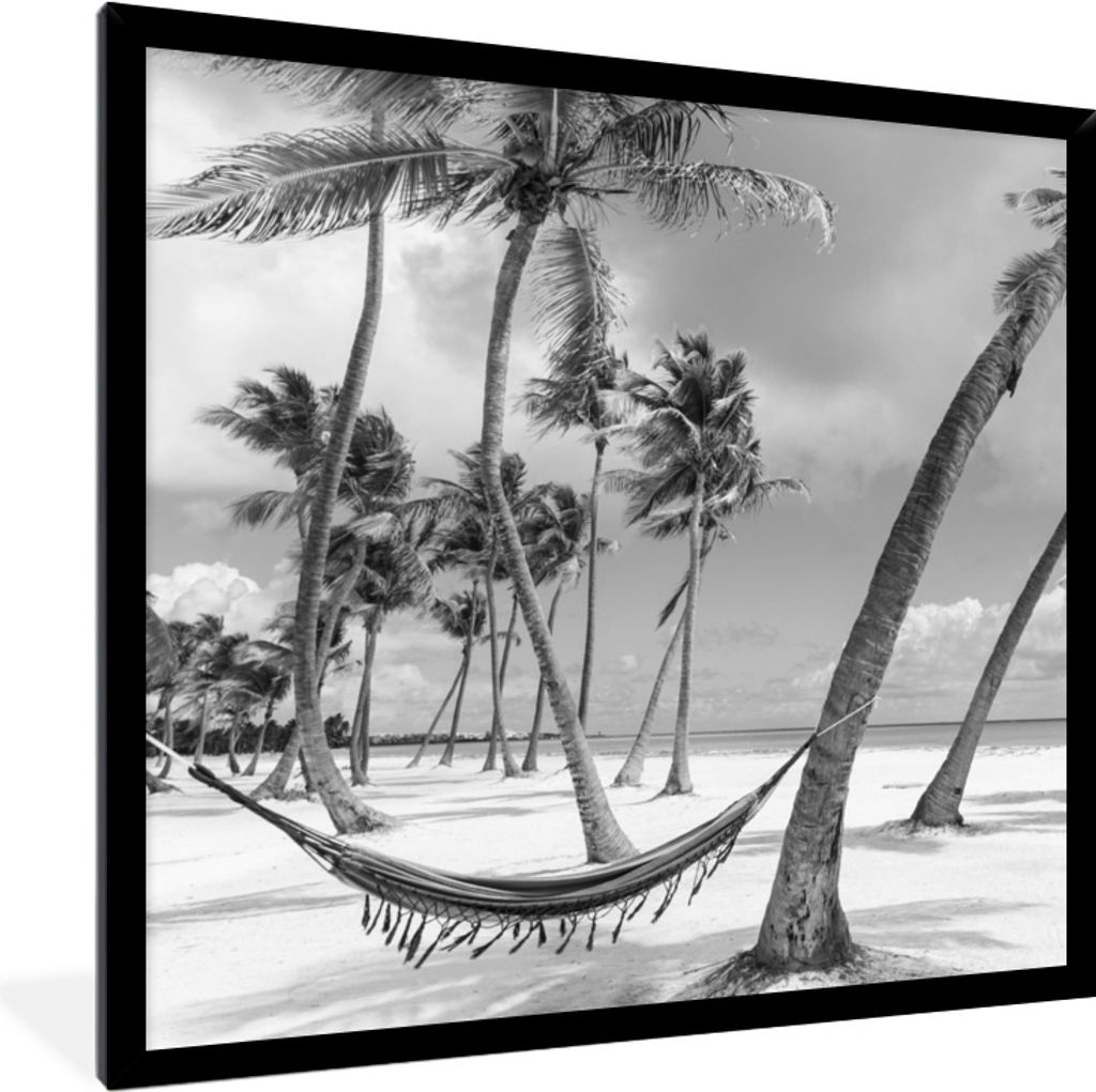 MuchoWow MuchoWow Gerahmtes Poster Hängematte am Strand der Dominikanischen Republik schwarz und weiß 40x40 cm - Poster mit zchwarzem Bilderr...