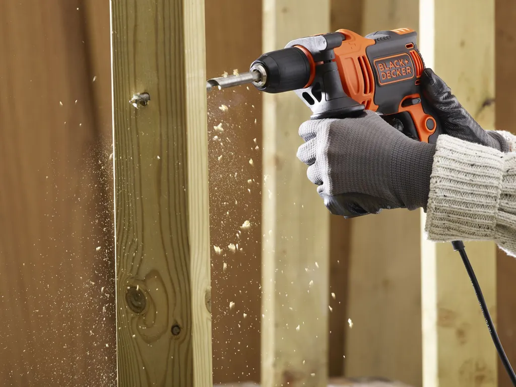 Trapano a Percussione 550W Black & Decker Kit Accessori BEH550K