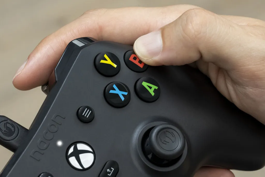 Manette Nacon EVOL-X Pro Filaire pour Xbox et PC, Noir - Précision Pro