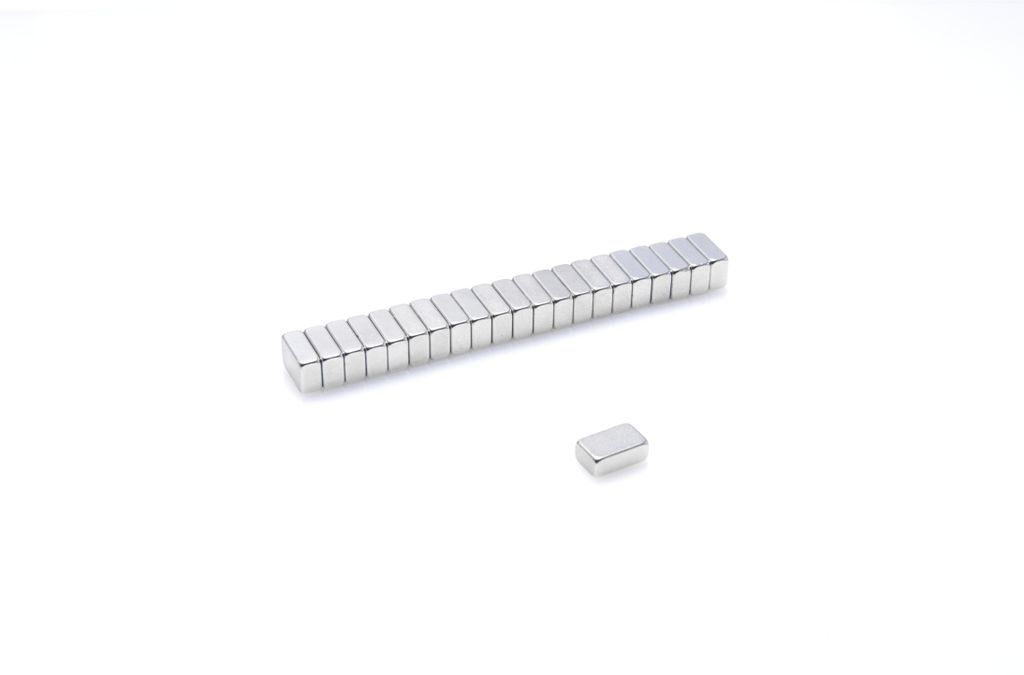 Top Magnesy - 50 Stück Neodym Magnete 8x5x3 mm N38 - extra starke Haftmagnete für Montage, Werkstatt & Industrie