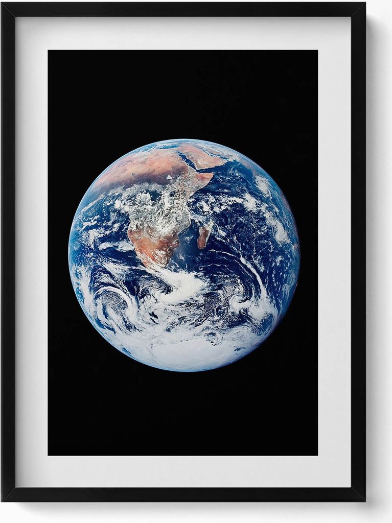 Die Erde vom Weltraum aus gesehen– Wandbild mit Rahmen – Gerahmtes Bild – Wanddekoration – 50x70 cm – Schwarz Rahmen