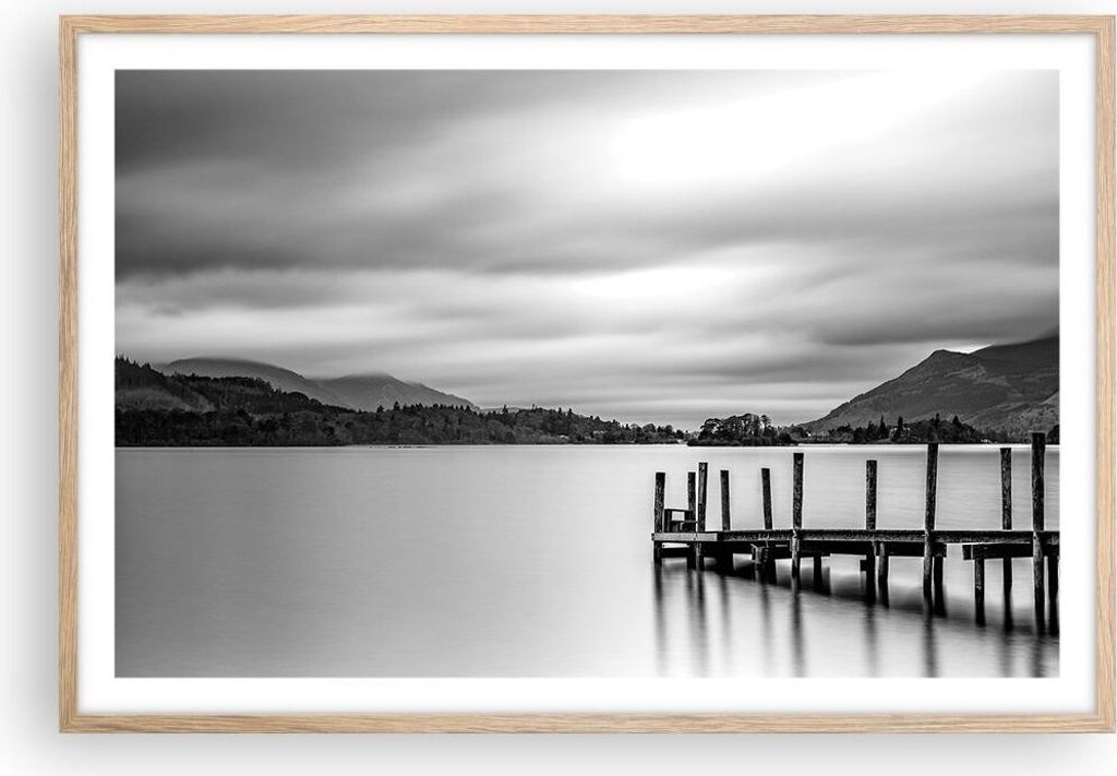 Gerahmtes Poster - Rahmen in heller Eiche - Schwarzweiß Landschaft See - 91,5x61 cm - Wand Bild - Wanddeko - Wandbilder - Wandposter - Bilderrahme...