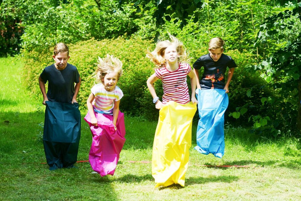 Best Sporting Kids Party Set 22 teilig, Sackhüpfen Eierlauf Sprint