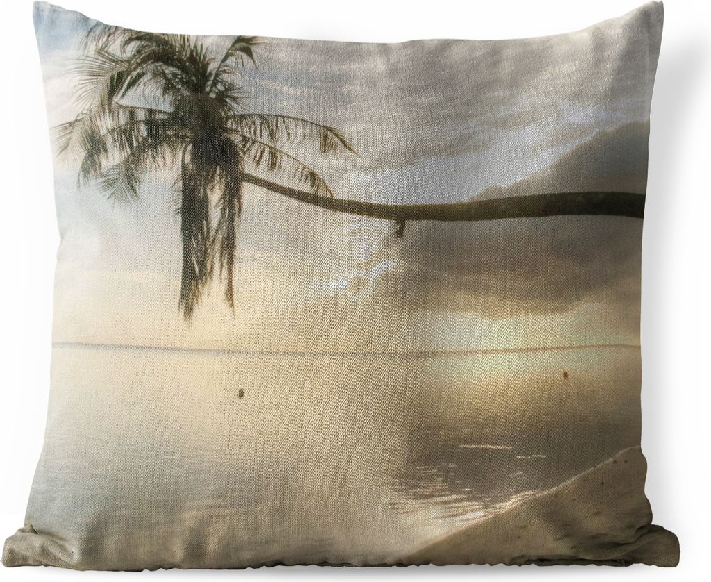 MuchoWow Outdoor Kissen - Überhängende Palme am Strand von Mo'orea - 50x50 cm - Wetterfest - Lounge Kissen - Komfortabel - Kissen mit Bild
