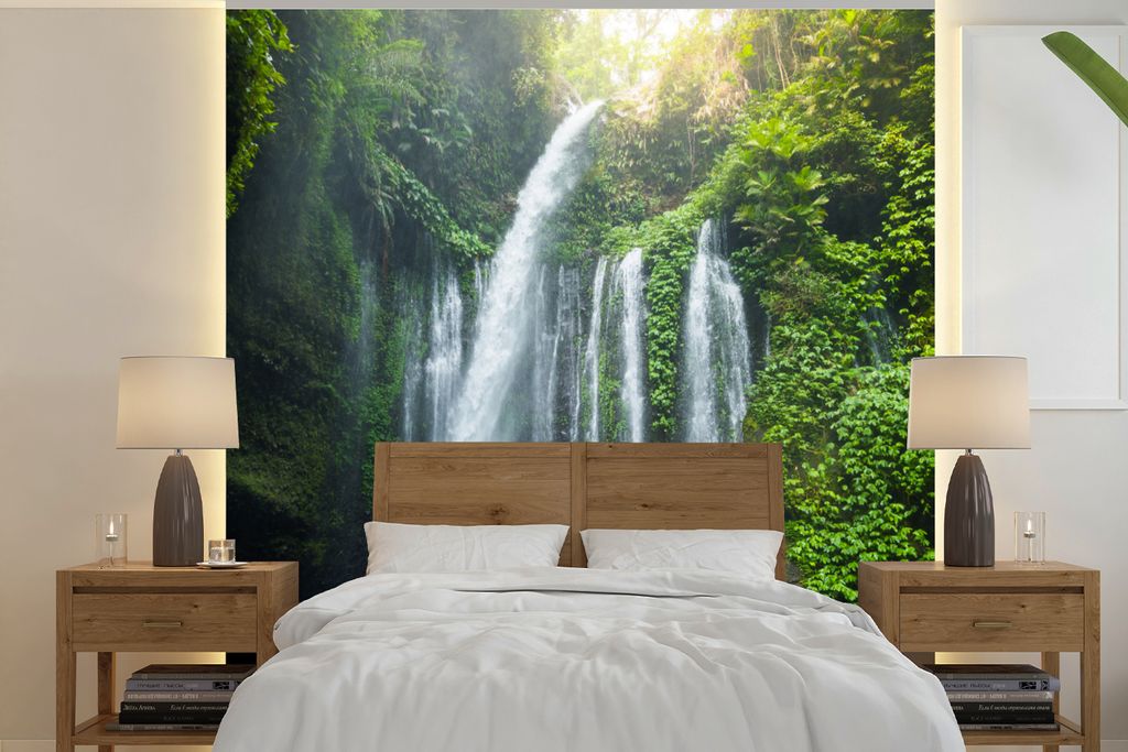 MuchoWow Fototapete für Wohnzimmer oder Schlafzimmer Wandtapete Vinyl Motivtapete Indonesien - Wasserfall - Berg - 350x350 cm - Schlafzimmertapete