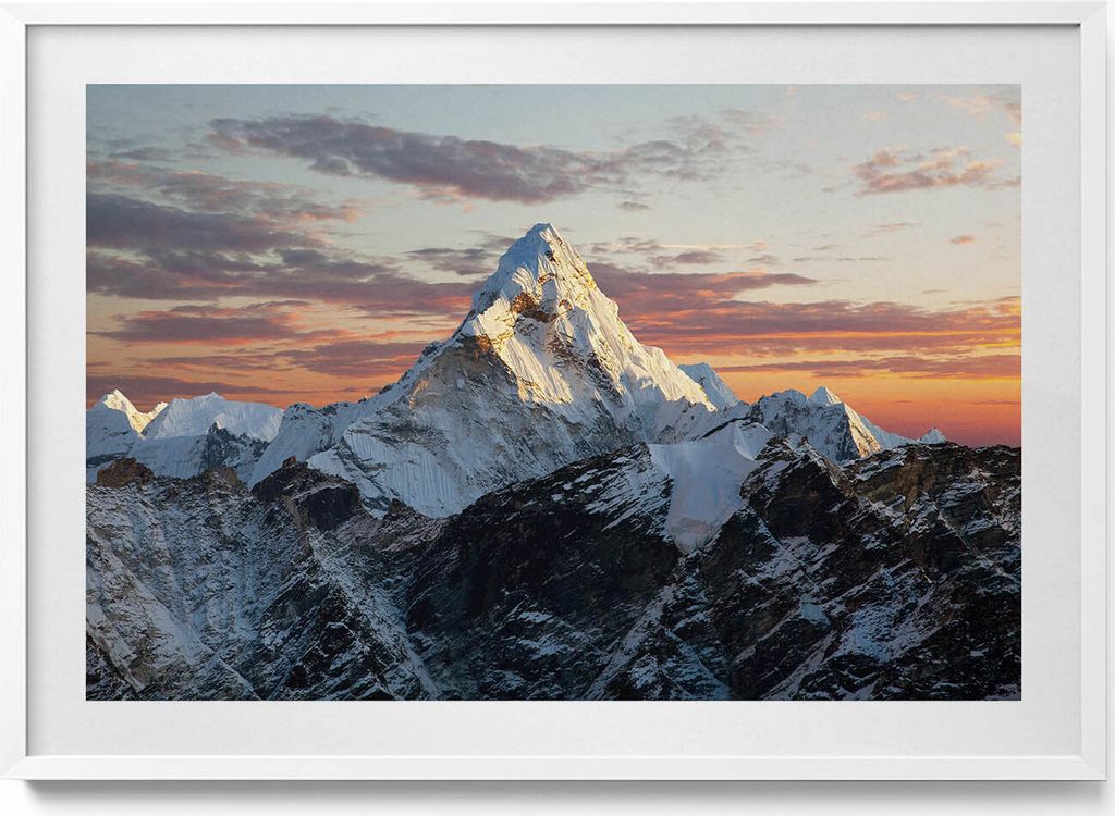 Verschneiter Berggipfel– Wandbild mit Rahmen – Gerahmtes Bild – Wanddekoration – 100x70 cm – Weiß Rahmen