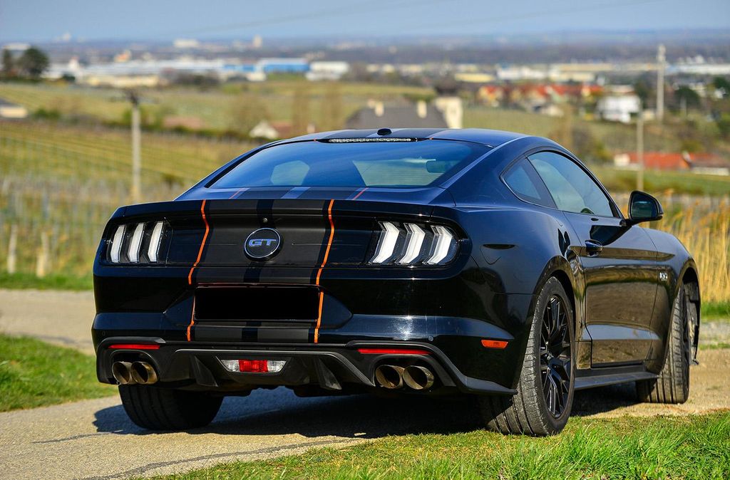 Jochen Schweizer Ford Mustang GT fahren bei Wien (8 Std.); Erlebnis verschenken oder selbst erleben; Gutschein gültig für 1 Fahrer Im Fahrzeug i...