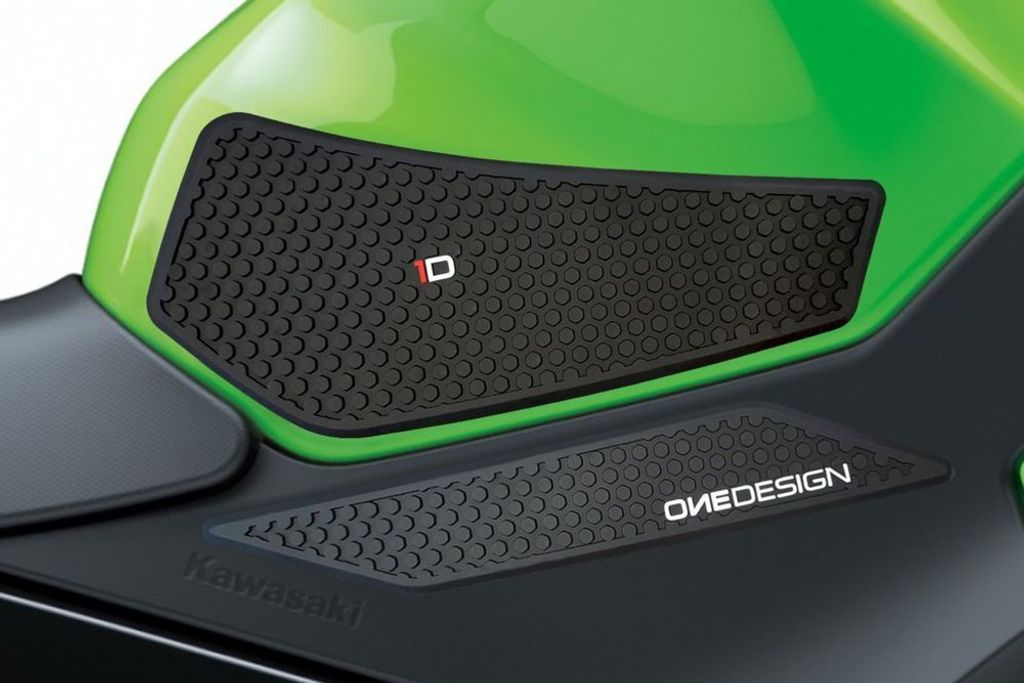 PUIG 20076N Seitliche Tankprotektor passend fuer KAWASAKI NINJA 400 Schwarz