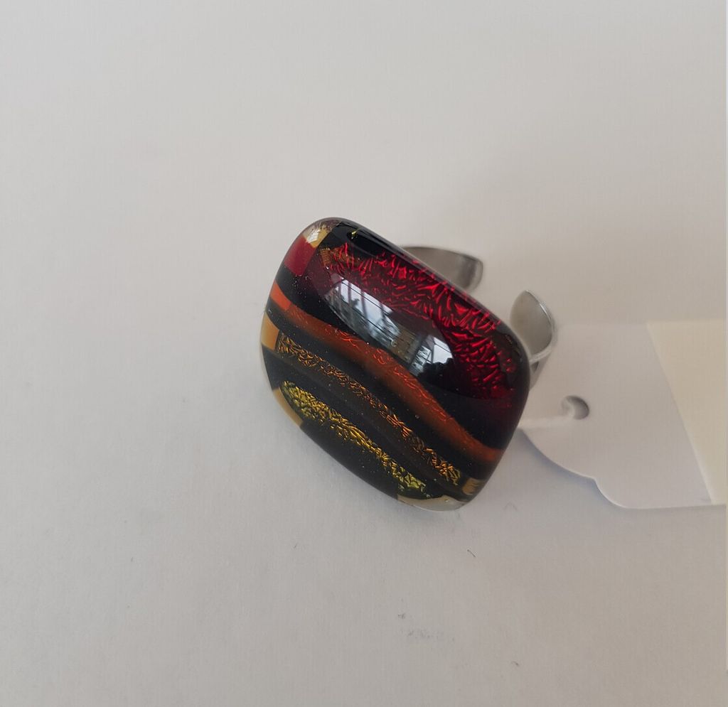 Ring mit Glasstein Red Rainbow Fusing