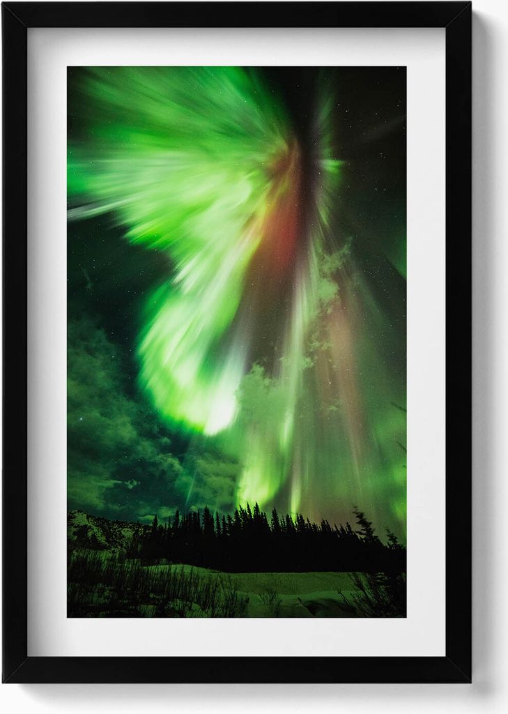 Grüne Polarlichter über dem Wald– Wandbild mit Rahmen – Gerahmtes Bild – Wanddekoration – 40x60 cm – Schwarz