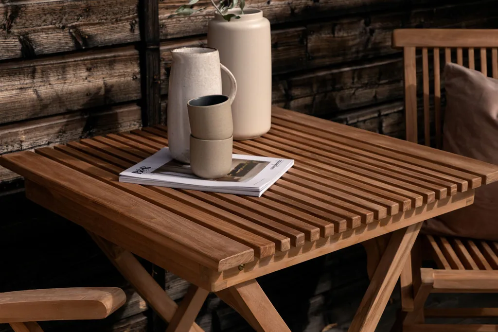 Table à manger dorée Ghana : la solution chic pour illuminer un salon - 4