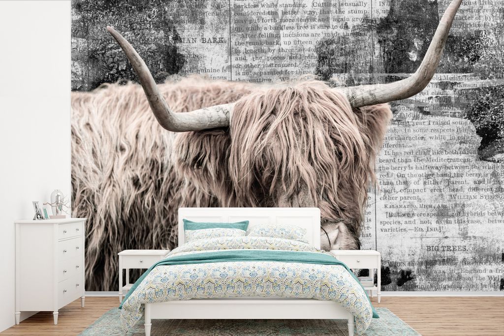 MuchoWow Fototapete für Wohnzimmer oder Schlafzimmer Wandtapete Vinyl Motivtapete Schottischer Highlander - Kuh - Retro - 450x300 cm - Gemusterte
