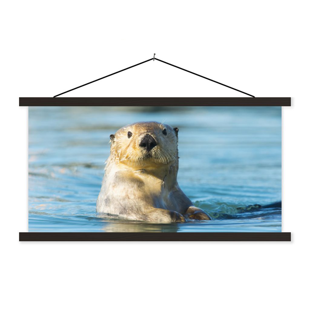 MuchoWow Textilposter Weißer Otter schwimmt 120x60 cm mit schwarzem Rahmen - Dekoration Schlafzimmer
