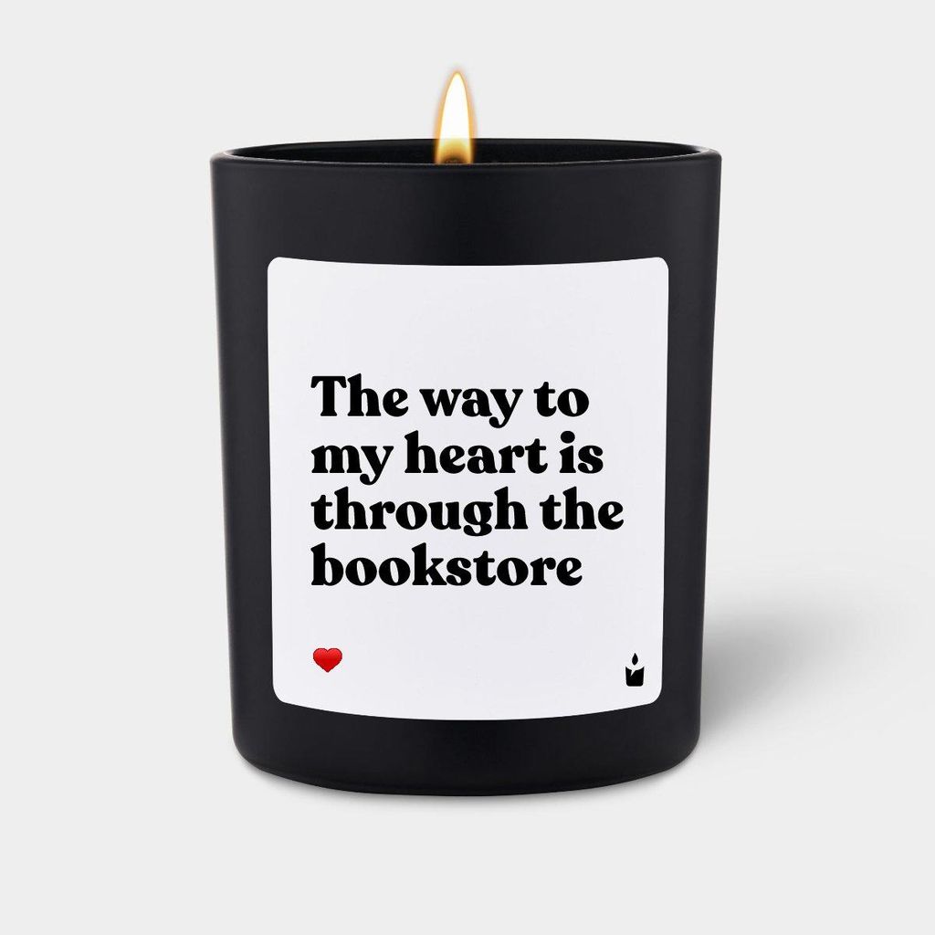 ChattyCandles Duftkerze Schwarz Woody The way to my heart is through the bookstore