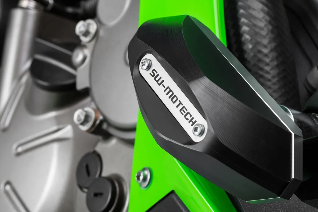 Éviter dégâts de chute Kawasaki ZX-6R 636 via patins SW-MOTECH noirs