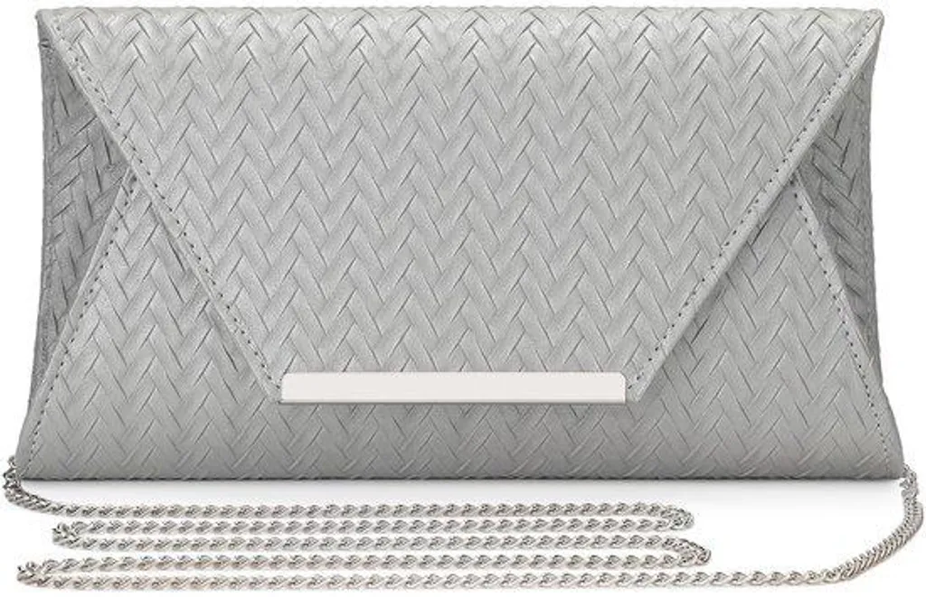 Pochette femme argentée compacte et chic, l'élégance sans s'encombrer