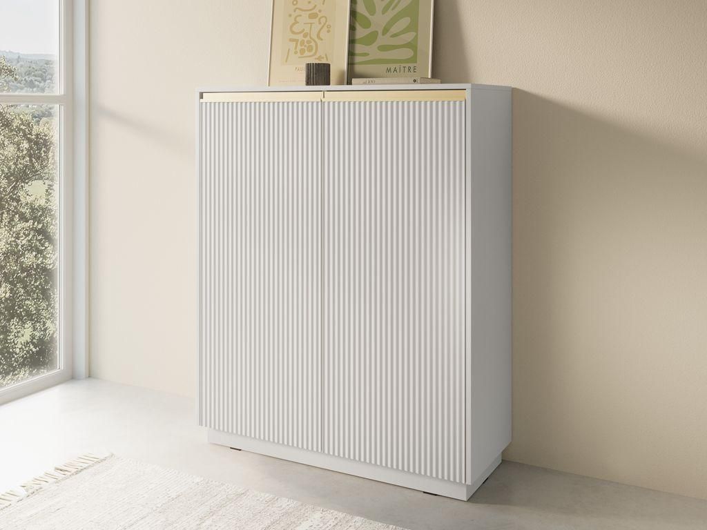 Highboard – Kommode – Kommode mit Türen – ROYAL – KW-104 – Gerillte Front – Weiß – Hängende Stauraumlösung mit Soft-Close
