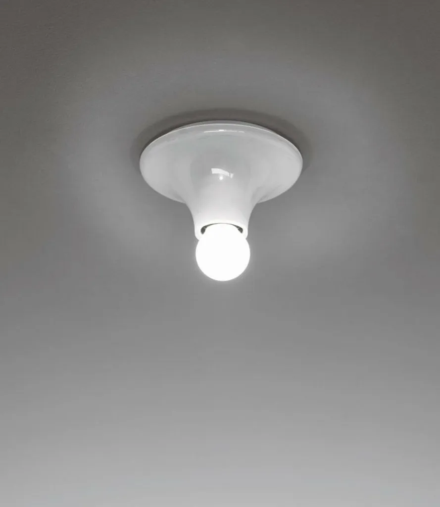 Applique murale design Artemide Teti blanche pour couloir et salle de bain