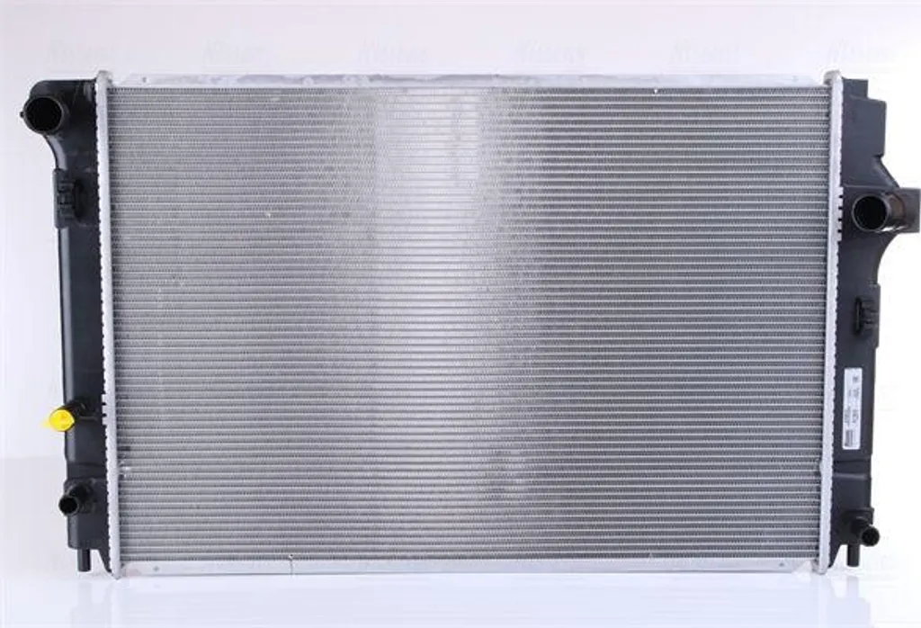 Radiateur moteur pour Toyota Yaris Nissens 646873 remplacement d'origine