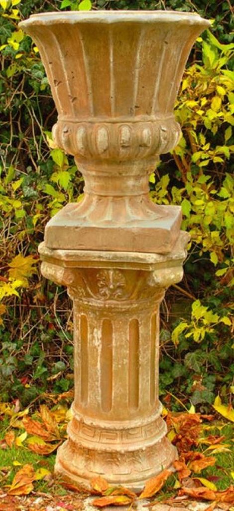 Casa Padrino Barock Blumentopf mit Säule Beige Ø 47 x H. 121 cm - Prunkvoller Pflanzentopf mit Barockstil Säule - Barock Gartendeko Accessoires