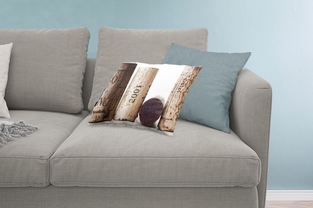MuchoWow Zierkissen Sofakissen Wohnzimmer Dekokissen 60x40 cm Korken vor einem weißen Hintergrund - Kopfkissen - Polster mit Foto