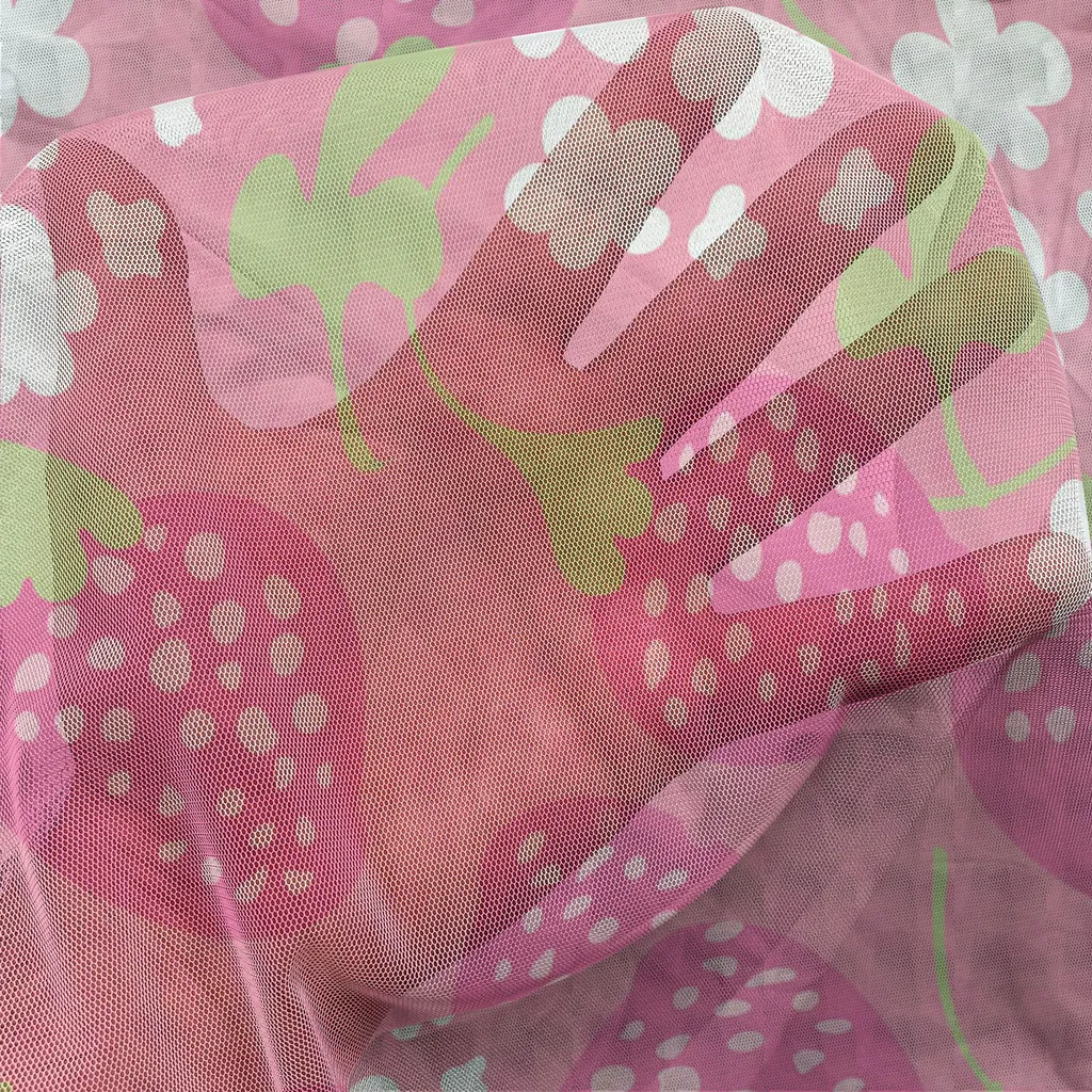 Tapisserie ABAKUHAUS Fraises et Fleurs en Satin Rose 220 cm x 274 cm - 2