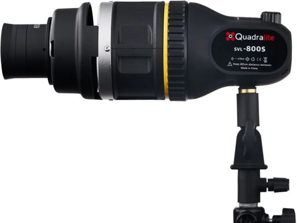 Projecteur LED continu Quadralite SVL-800S et modeleur de lumière snoot