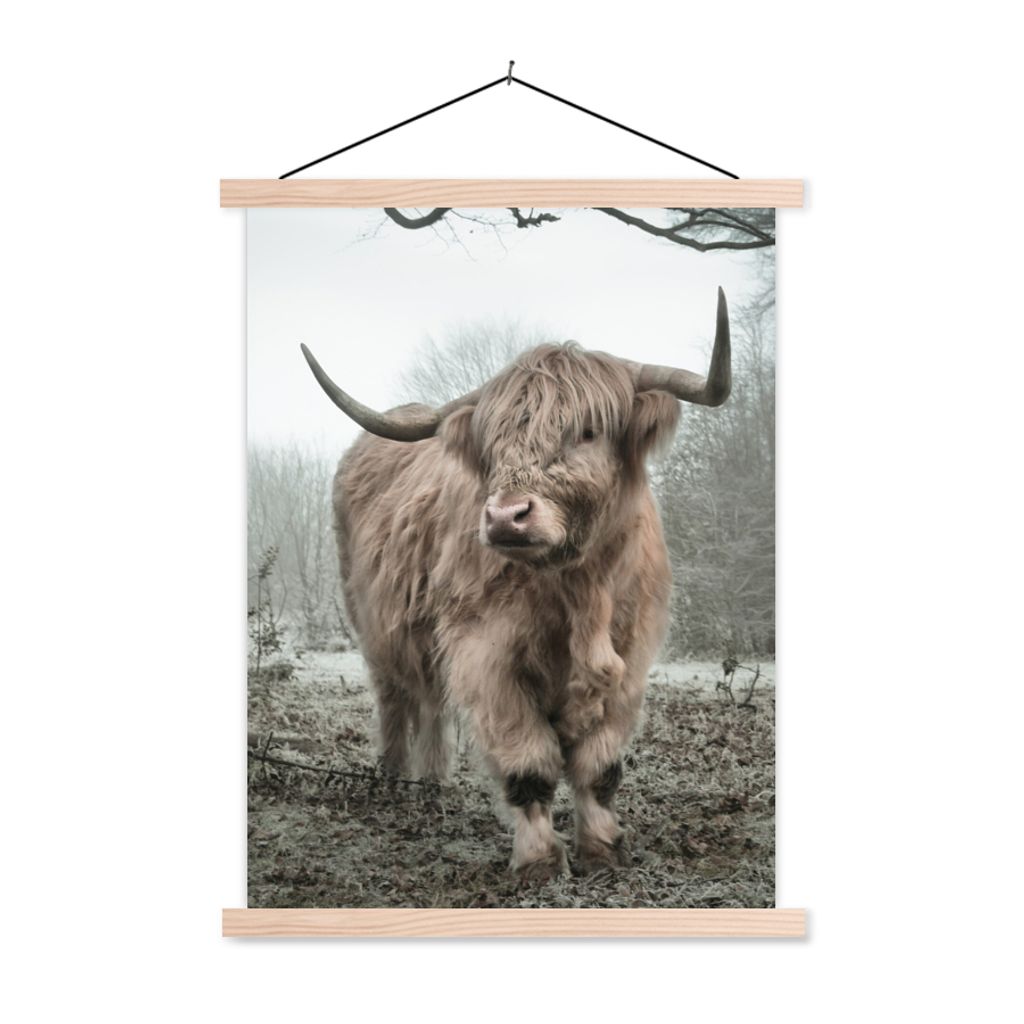 MuchoWow Textilposter Schottischer Highlander - Wald - Nebel - Kuh - Tiere - Natur 40x53 cm mit holzfarbenen Rahmen - Schlafzimmer