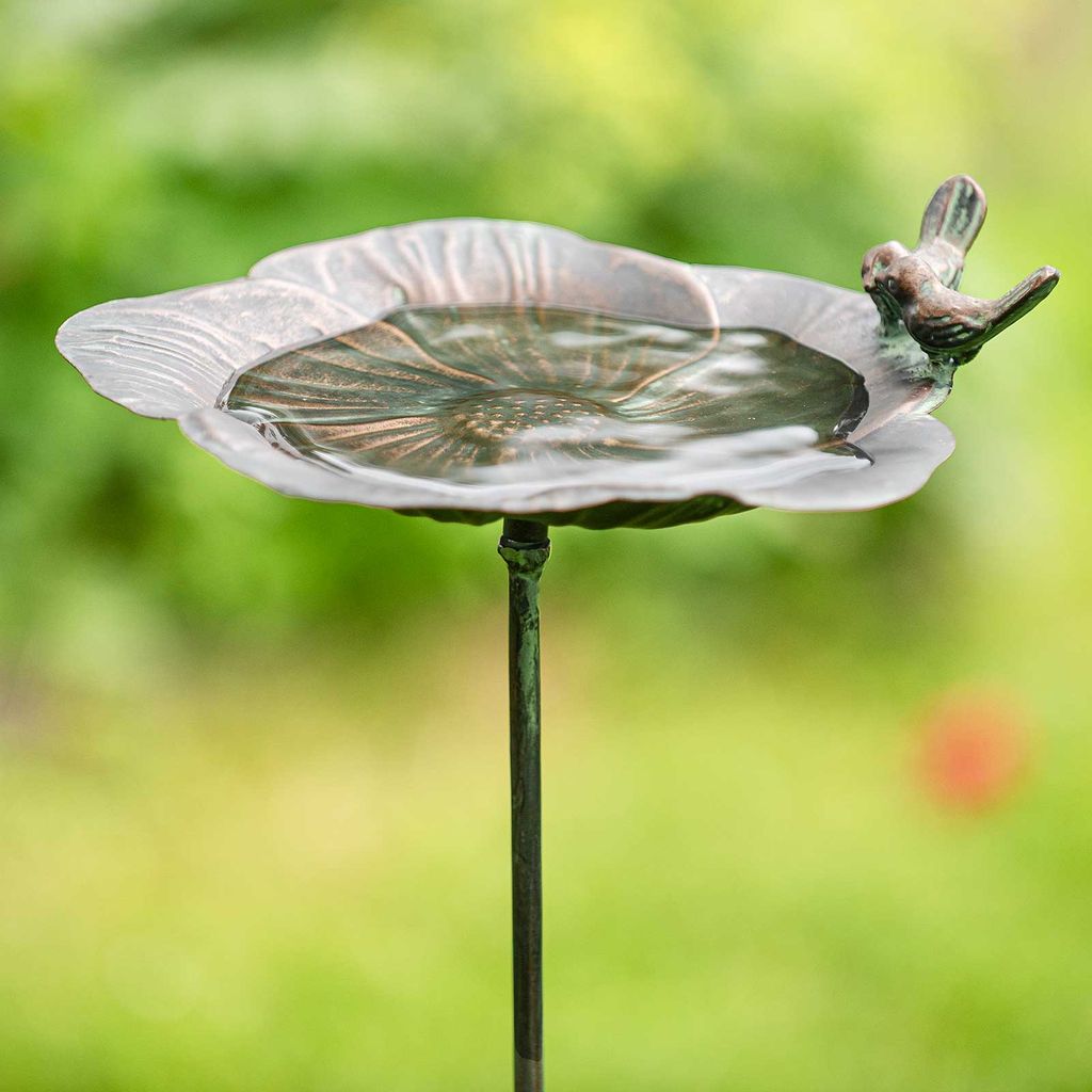 Vogeltränke Vogelbad stehend Metall Vintage Wasserstelle Gartendeko Vogel Schale 
