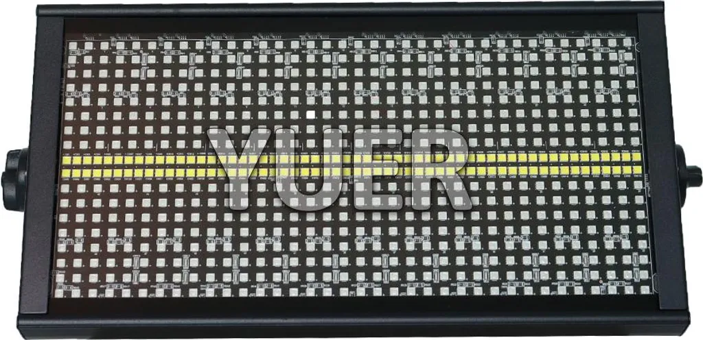 Solution éclairage de scène : Stroboscope RGBW DMX compact et fiche EU