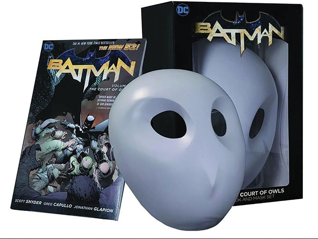 Batman: The Court of Owls Mask and Book Set
