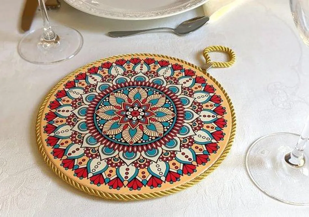 Sous-assiette bohème en rotin et céramique émaillée pour cuisine ronde