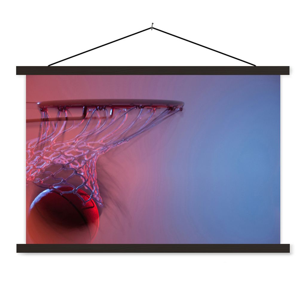 MuchoWow Textilposter Verschwommene Sicht eines Basketballs, der in den Korb fliegt 90x60 cm mit schwarzem Rahmen - Aufhängungssatz