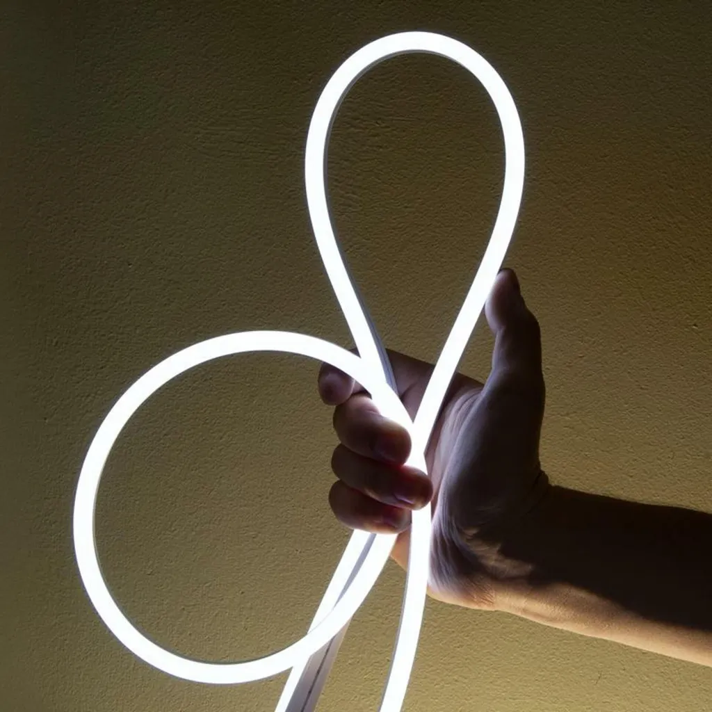Néon LED blanc 50 mètres recoupable IP44 avec 100 LED par mètre et kit 3