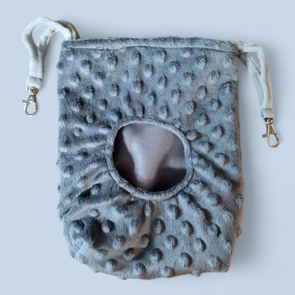 Futterstation für Meerschweinchen, Kaninchen und andere Nager - Polarisches Design mit Haken für Heu und Kräuter