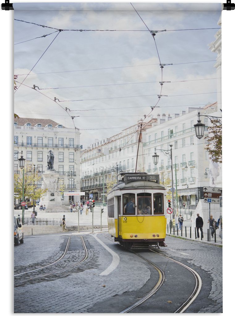 MuchoWow Wandteppich Wandbehang Eine gelbe Straßenbahn mit einer Seilbahn fährt durch Lissabon 120x180 cm Tapisserie Dekoration Wandtuch - Schl...