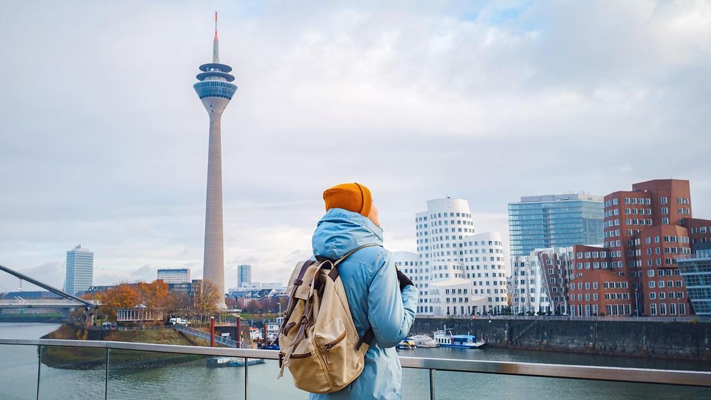 Jochen Schweizer Städtereise Düsseldorf für 2 (1 Nacht); Erlebnis verschenken oder selbst erleben; Gutschein gültig für 2 Personen