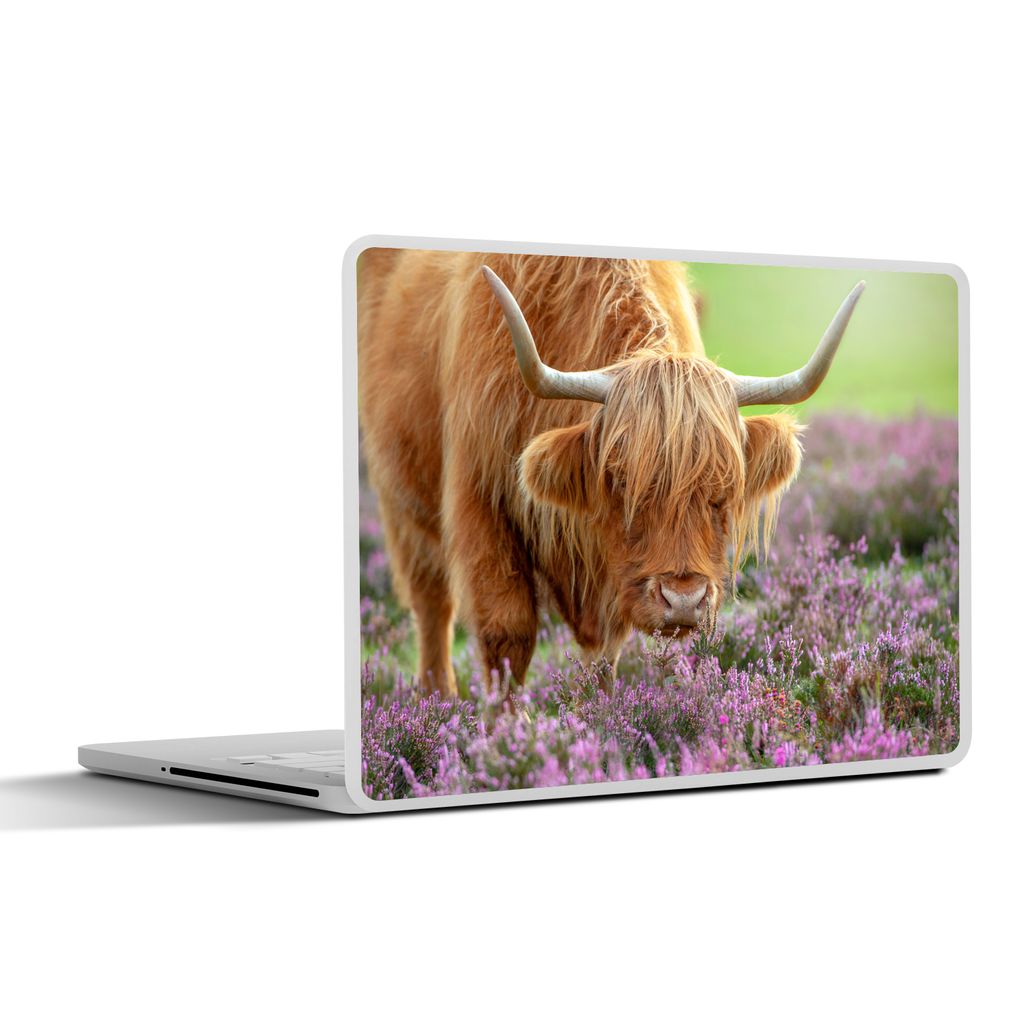 MuchoWow Laptop Aufkleber Sticker Cover Schottischer Highlander - Lila - Blumen 31x22.5 cm - Laptop-Deko