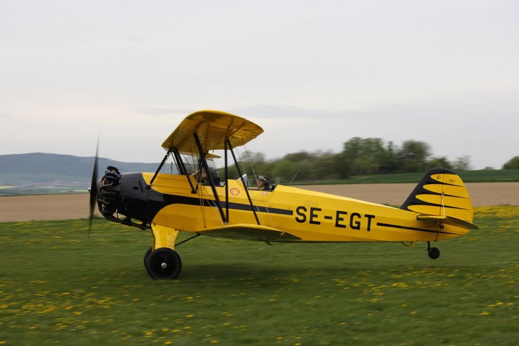 hansepuzzle 45702 - Flugzeug Puzzle, 2000 Teile, Fortbewegung, 90,0 x 60,0cm mit hochwertiger Aufbewahrung, Kartonbox & Beutel