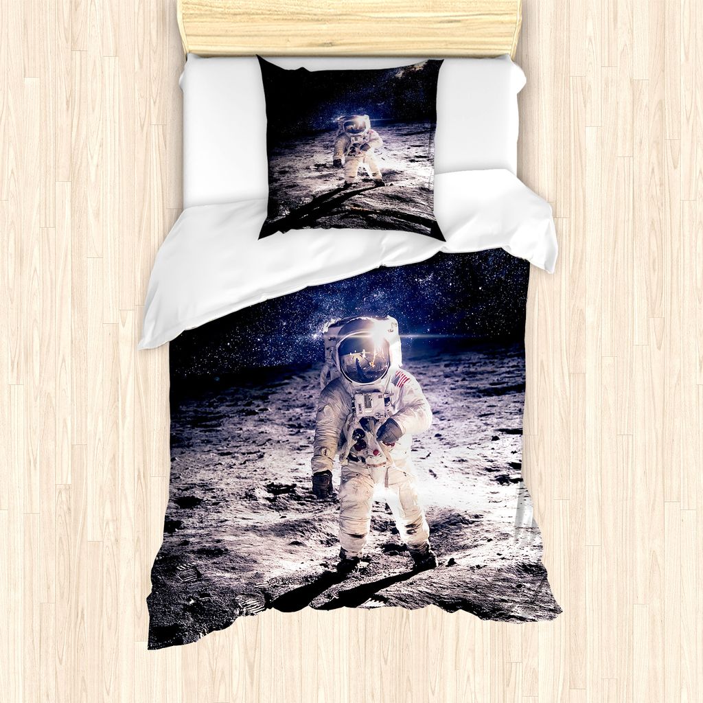 ABAKUHAUS Platz Bettbezug Set für Einzelbetten, Astronaut auf dem Mond, Milbensicher Allergiker geeignet mit Kissenbezug, 135 cm x 200 cm - 80 x 8...