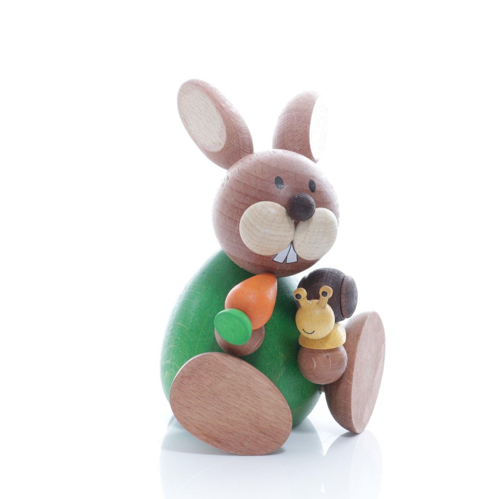 Osterhase sitzend mit Schnecke und Möhre BxH 6x9cm NEU