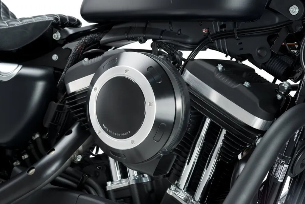 Personnalisez votre Sportster 883 Iron avec le Cache PUIG 9993N Noir