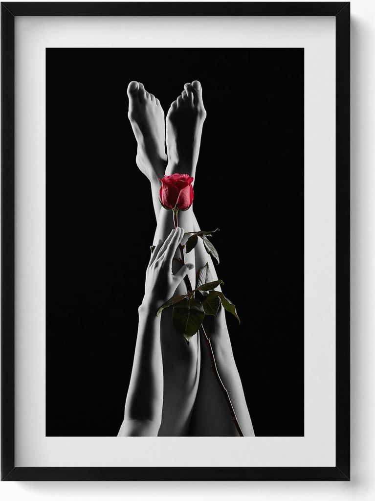 Frauenbeine und eine Rose– Wandbild mit Rahmen – Gerahmtes Bild – Wanddekoration – 50x70 cm – Schwarz Rahmen
