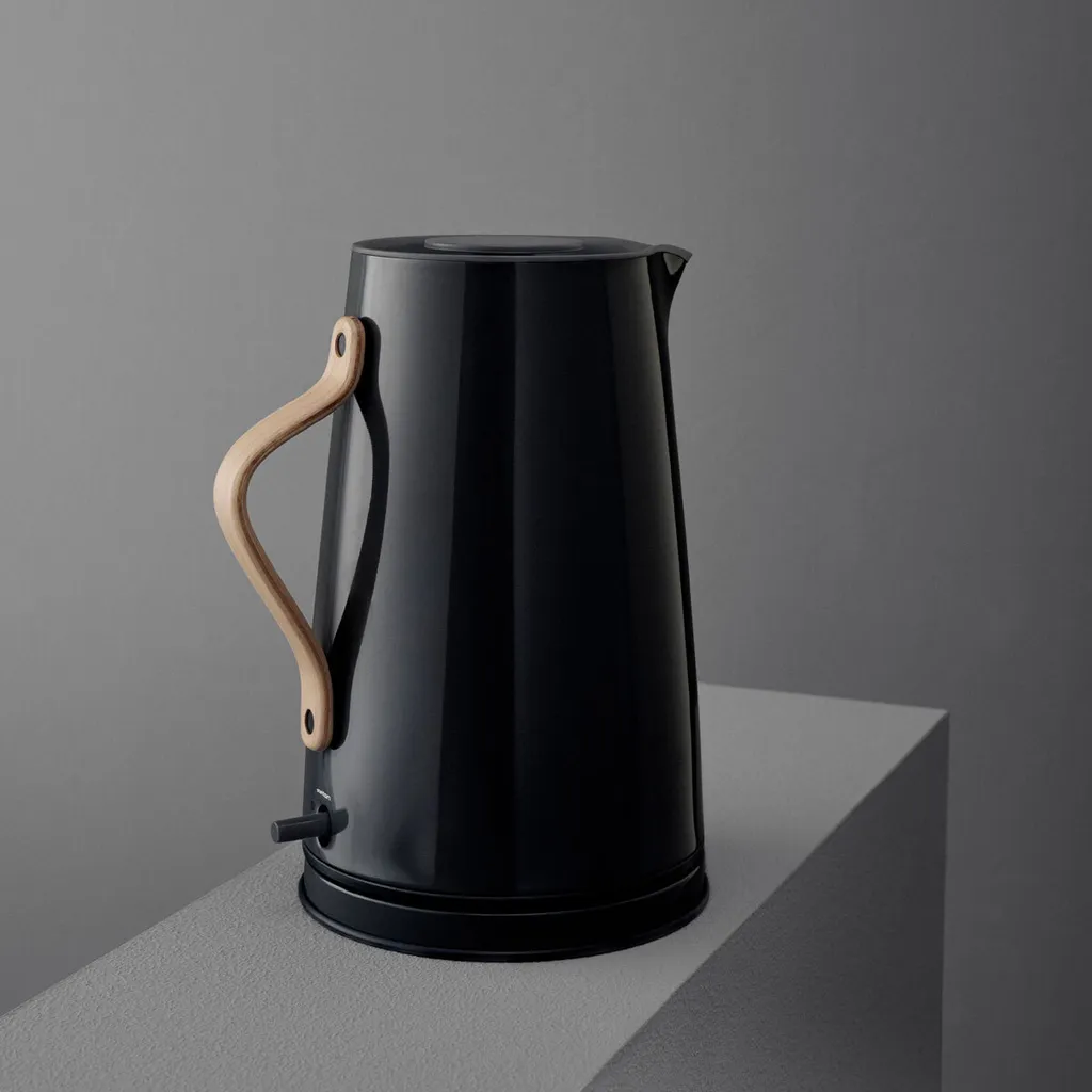 Stelton Emma Bollitore Nero 1,2L: Il Must-Have del Design Nordico 2.0 - 9