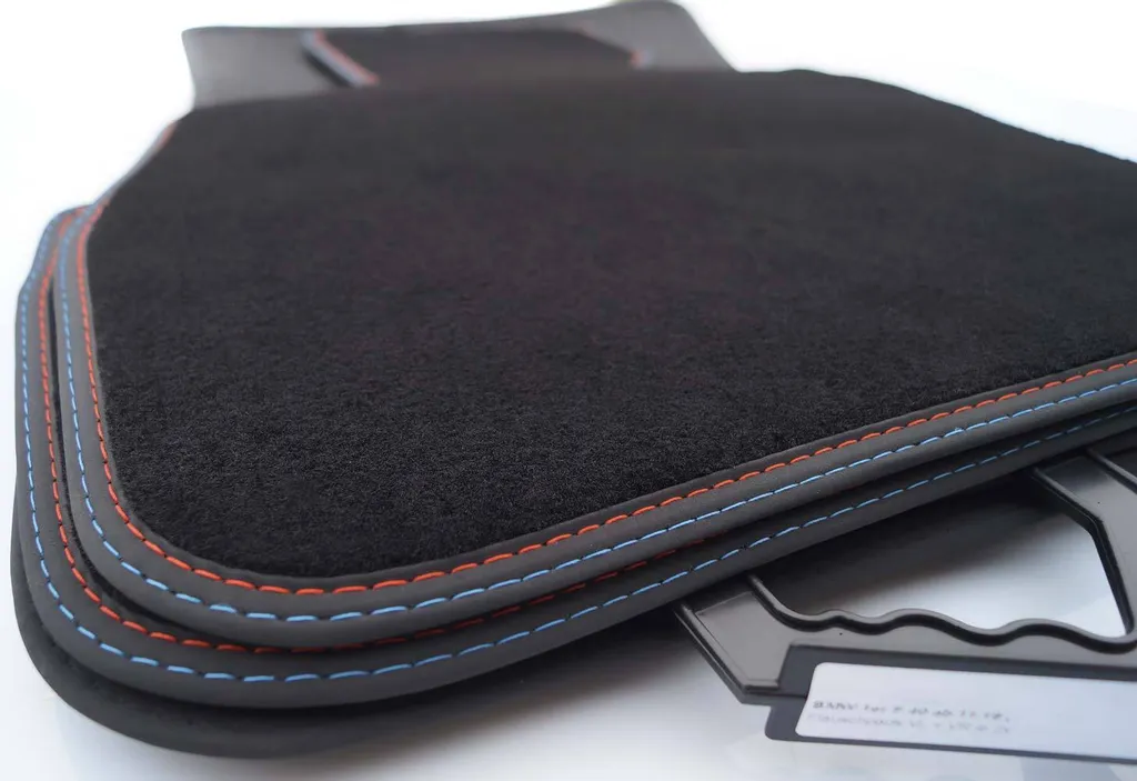 Tappetini per la Serie 1 BMW F40 (doppia cucitura M1) Tappetini per auto in velours premium di qualità originale in 4 pezzi, nero