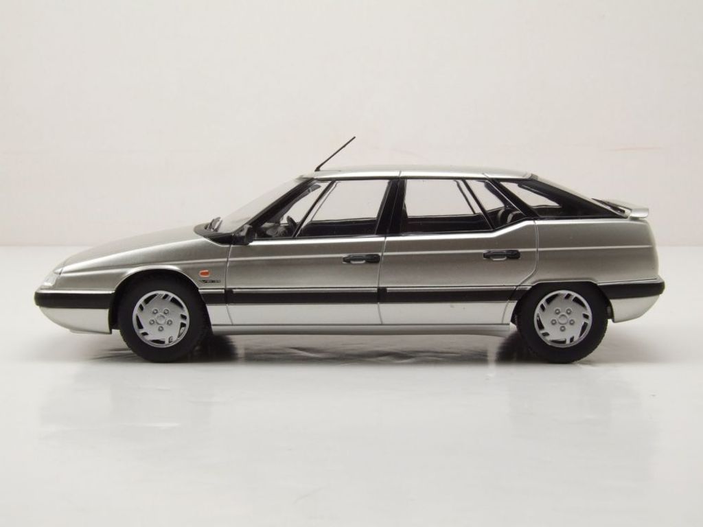 Citroën XM Gris Métal 1989 – Whitebox 1/24 – Réf 124216 (Neuf)