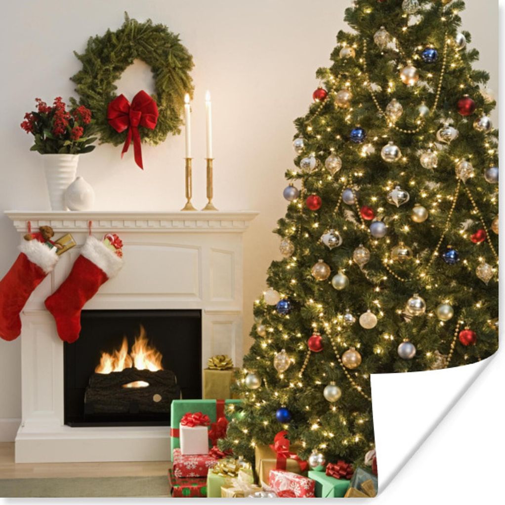MuchoWow Poster Ein Weihnachtsbaum mit Geschenken neben einem Kamin 100x100 cm - Babyzimmer