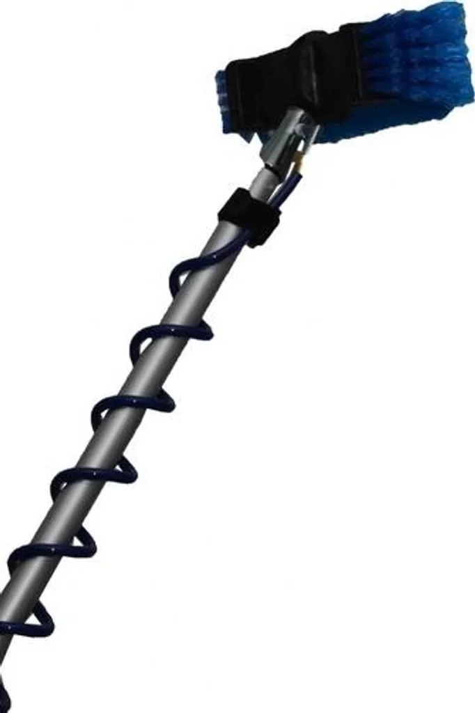 Nettoyez sans effort les zones difficiles avec ce balai télescopique